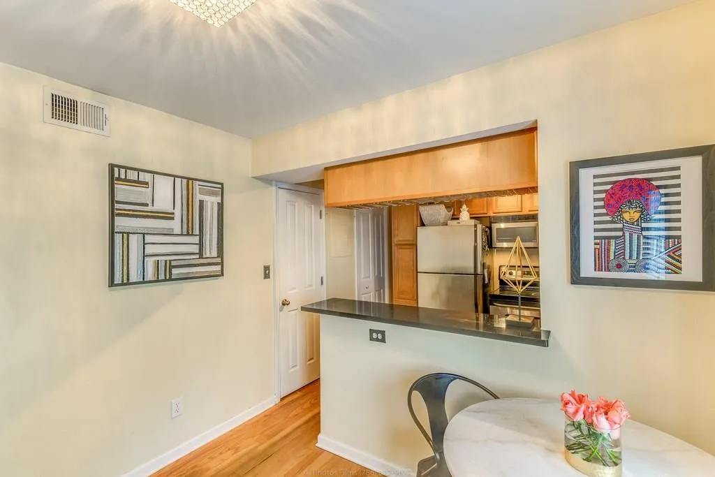 6940 Roswell Rd Road Unit 3d, Sandy Springs, Georgia 30328, 1 Bedroom Bedrooms, ,1 BathroomBathrooms,Residential,Sold,6940 Roswell Rd Road Unit 3d,6063862