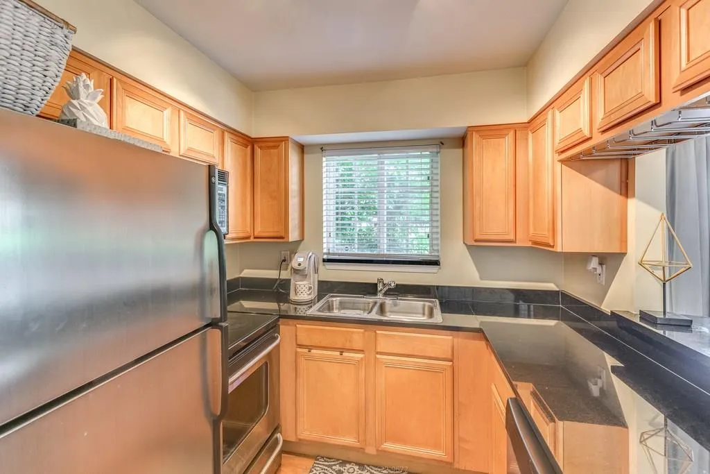 6940 Roswell Rd Road Unit 3d, Sandy Springs, Georgia 30328, 1 Bedroom Bedrooms, ,1 BathroomBathrooms,Residential,Sold,6940 Roswell Rd Road Unit 3d,6063862