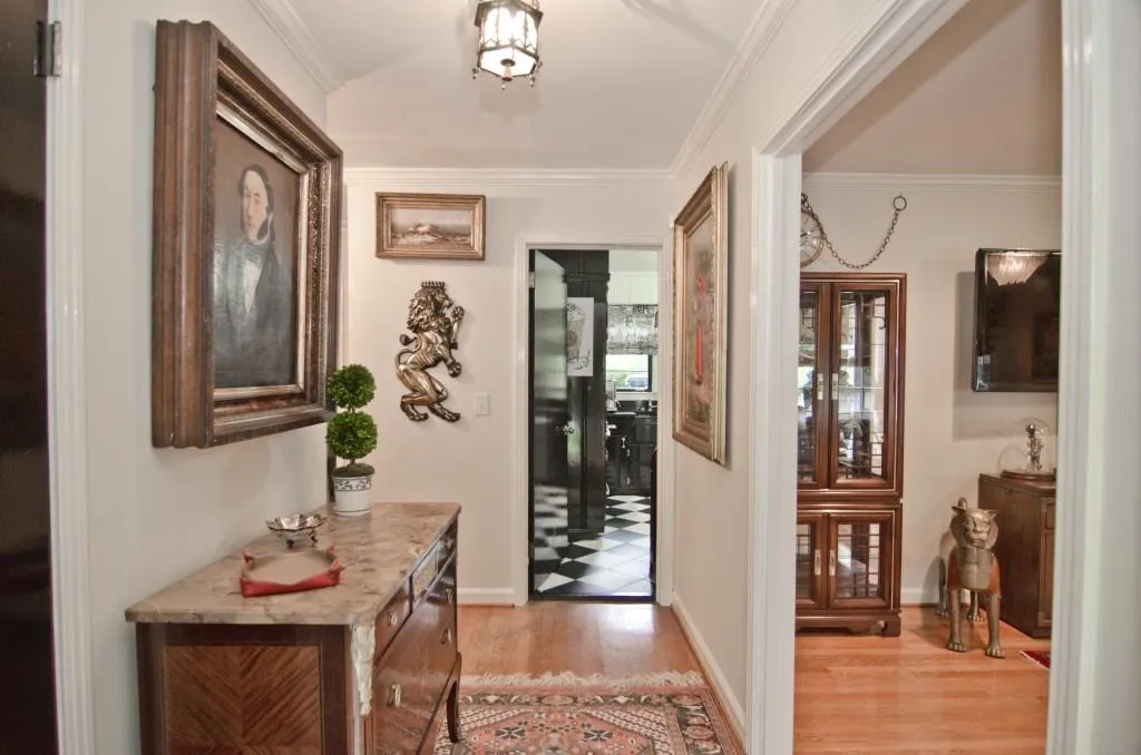 2571 Sharondale Drive Ne, Atlanta, Georgia 30305, 3 Bedrooms Bedrooms, ,2 BathroomsBathrooms,Residential,Sold,2571 Sharondale Drive Ne,5907974