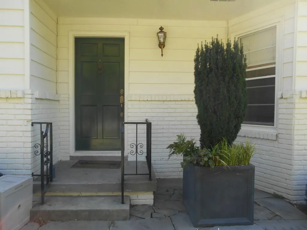 2571 Sharondale Drive Ne, Atlanta, Georgia 30305, 3 Bedrooms Bedrooms, ,2 BathroomsBathrooms,Residential,Sold,2571 Sharondale Drive Ne,5907974
