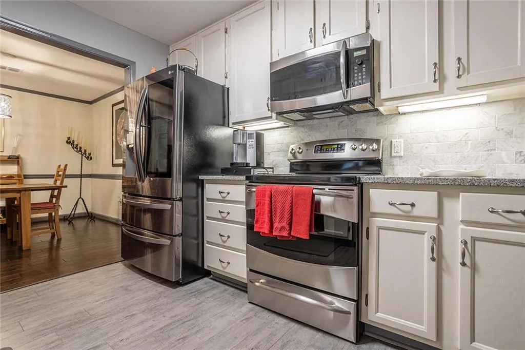 400 Bainbridge Dr, Sandy Springs, Georgia 30327, 2 Bedrooms Bedrooms, ,2 BathroomsBathrooms,Residential,Sold,400 Bainbridge Dr,7025996