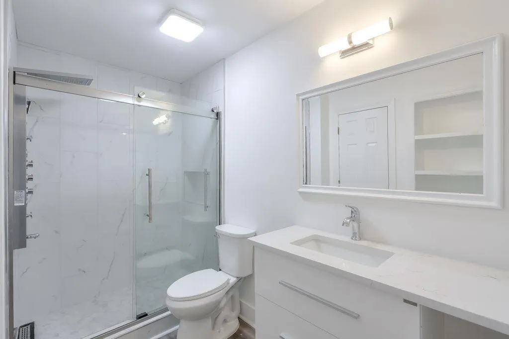 Full Bath on Upper Level