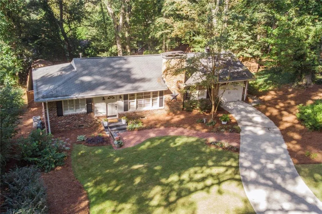 4660 Canyon Creek Trail, Sandy Springs, Georgia 30342, 3 Bedrooms Bedrooms, ,2 BathroomsBathrooms,Residential,Sold,4660 Canyon Creek Trail,6798378