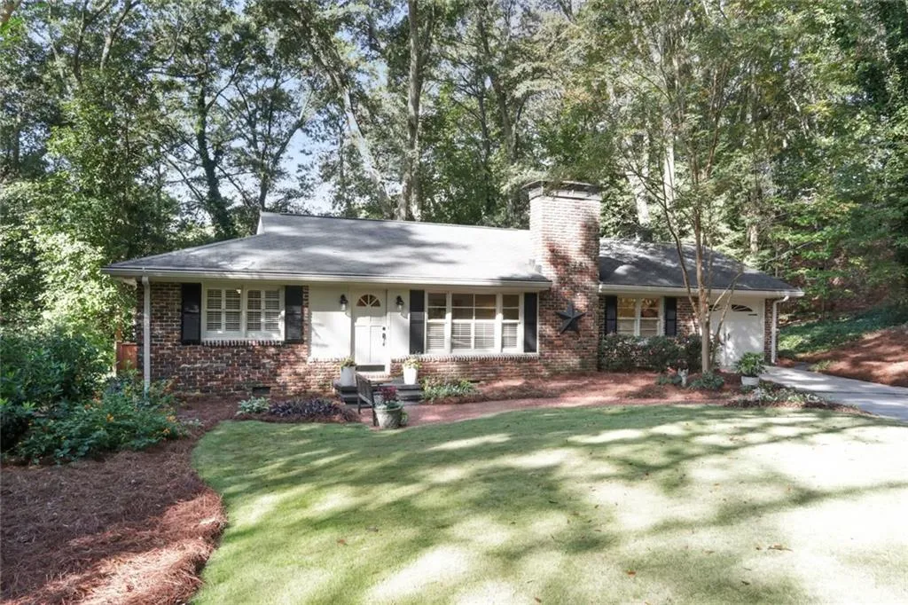 4660 Canyon Creek Trail, Sandy Springs, Georgia 30342, 3 Bedrooms Bedrooms, ,2 BathroomsBathrooms,Residential,Sold,4660 Canyon Creek Trail,6798378