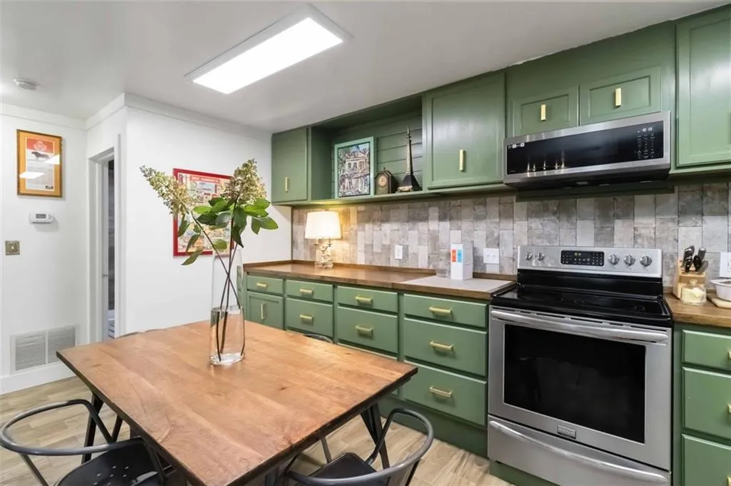 104 Granville Court Unit 104, Atlanta, Georgia 30328, 1 Bedroom Bedrooms, ,1 BathroomBathrooms,Residential,For Sale,104 Granville Court Unit 104,7666564