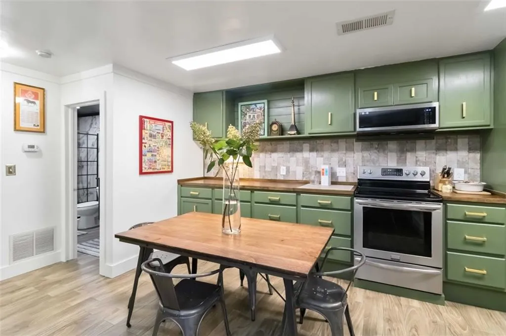 104 Granville Court Unit 104, Atlanta, Georgia 30328, 1 Bedroom Bedrooms, ,1 BathroomBathrooms,Residential,For Sale,104 Granville Court Unit 104,7666564