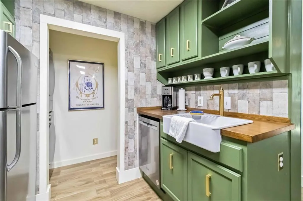 104 Granville Court Unit 104, Atlanta, Georgia 30328, 1 Bedroom Bedrooms, ,1 BathroomBathrooms,Residential,For Sale,104 Granville Court Unit 104,7666564