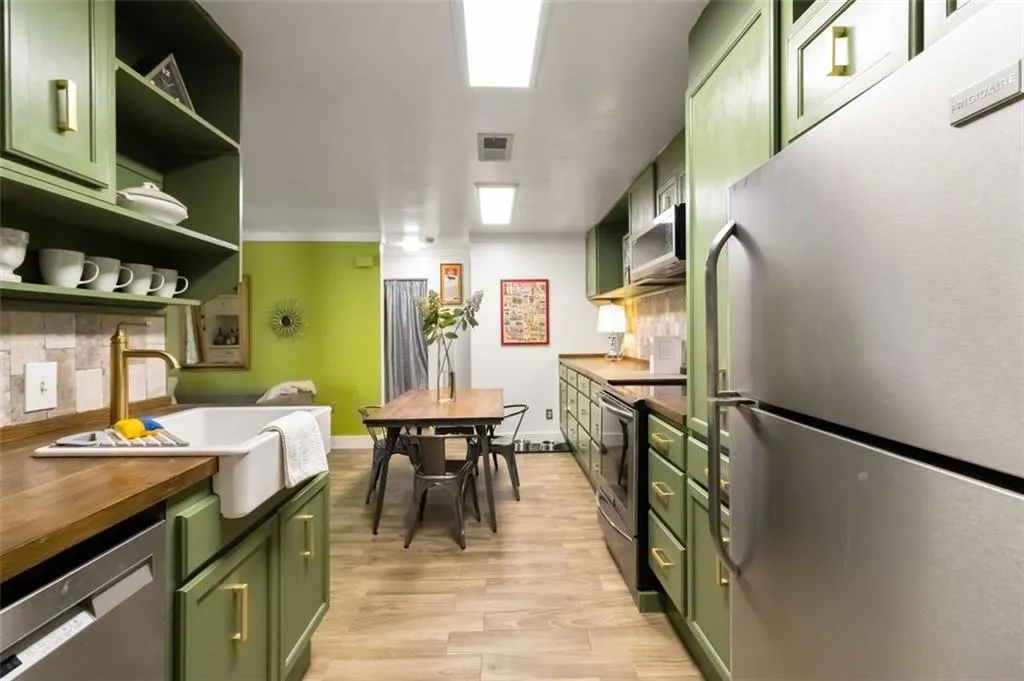 104 Granville Court Unit 104, Atlanta, Georgia 30328, 1 Bedroom Bedrooms, ,1 BathroomBathrooms,Residential,For Sale,104 Granville Court Unit 104,7666564