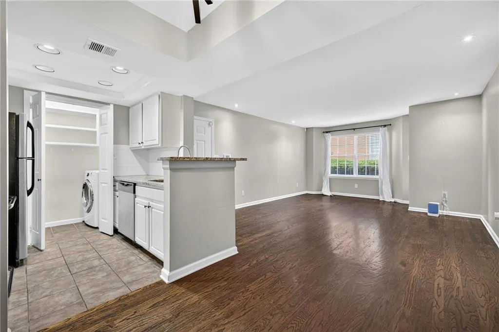 3063 Chastain Park Court Ne, Atlanta, Georgia 30342, 1 Bedroom Bedrooms, ,1 BathroomBathrooms,Residential,For Sale,3063 Chastain Park Court Ne,7591577