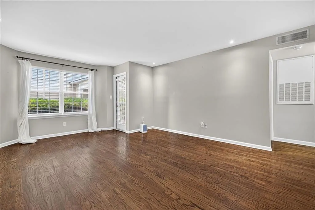 3063 Chastain Park Court Ne, Atlanta, Georgia 30342, 1 Bedroom Bedrooms, ,1 BathroomBathrooms,Residential,For Sale,3063 Chastain Park Court Ne,7591577