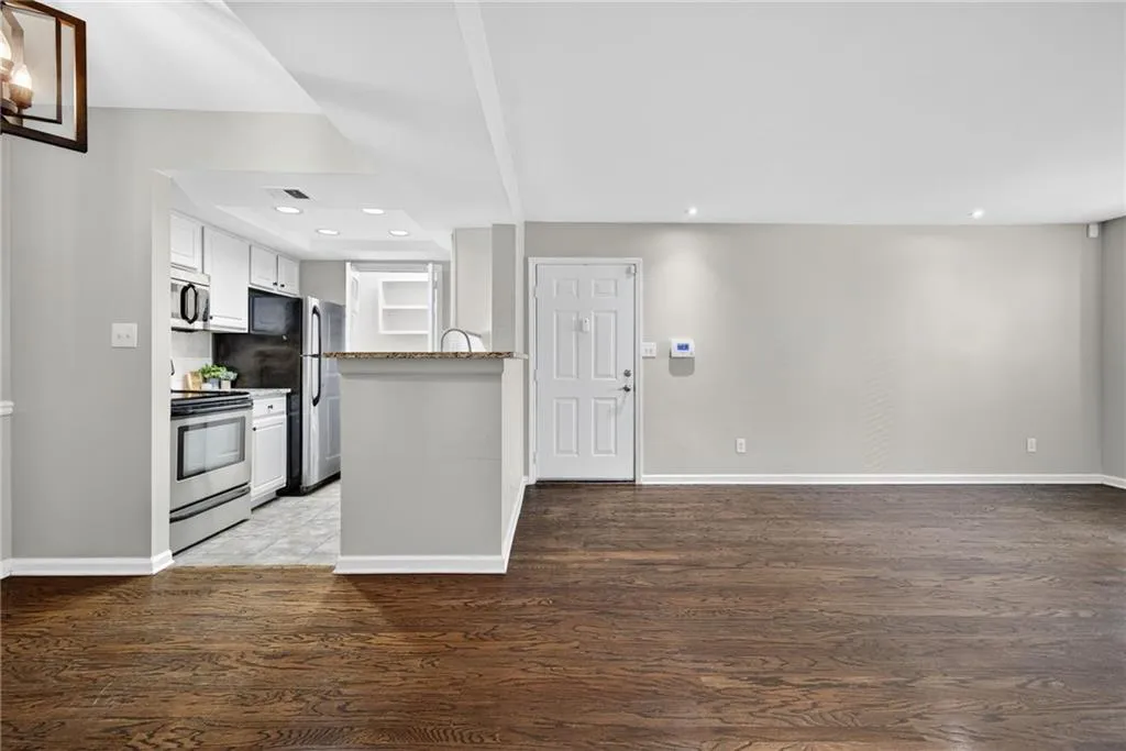 3063 Chastain Park Court Ne, Atlanta, Georgia 30342, 1 Bedroom Bedrooms, ,1 BathroomBathrooms,Residential,For Sale,3063 Chastain Park Court Ne,7591577