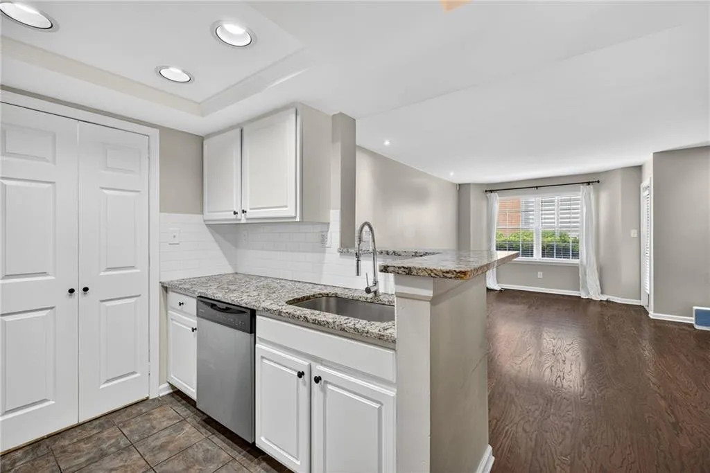 3063 Chastain Park Court Ne, Atlanta, Georgia 30342, 1 Bedroom Bedrooms, ,1 BathroomBathrooms,Residential,For Sale,3063 Chastain Park Court Ne,7591577