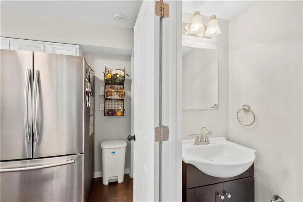 6940 Roswell Road Unit 17a, Atlanta, Georgia 30328, 2 Bedrooms Bedrooms, ,1 BathroomBathrooms,Residential,Sold,6940 Roswell Road Unit 17a,7016650