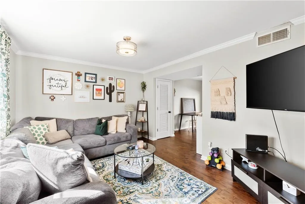 6940 Roswell Road Unit 17a, Atlanta, Georgia 30328, 2 Bedrooms Bedrooms, ,1 BathroomBathrooms,Residential,Sold,6940 Roswell Road Unit 17a,7016650