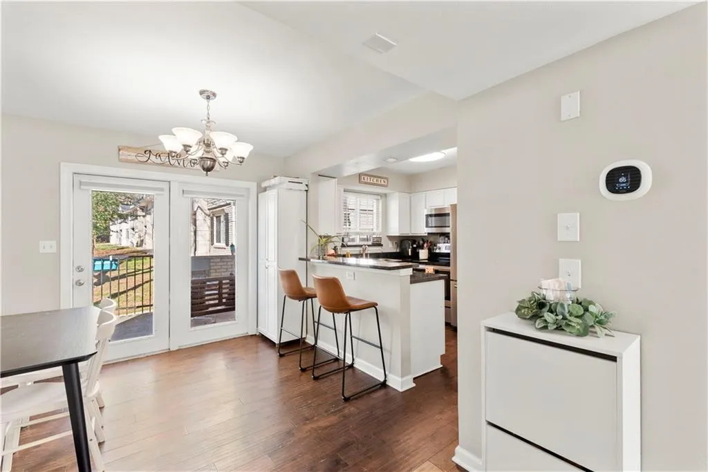 6940 Roswell Road Unit 17a, Atlanta, Georgia 30328, 2 Bedrooms Bedrooms, ,1 BathroomBathrooms,Residential,Sold,6940 Roswell Road Unit 17a,7016650