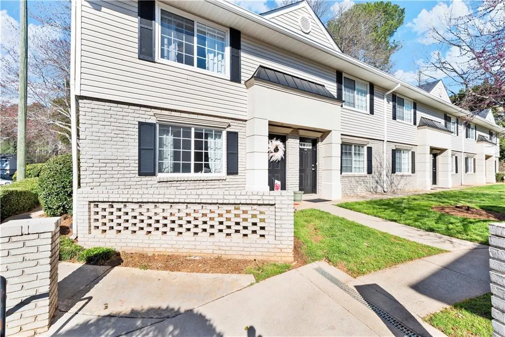 6940 Roswell Road Unit 17a, Atlanta, Georgia 30328, 2 Bedrooms Bedrooms, ,1 BathroomBathrooms,Residential,Sold,6940 Roswell Road Unit 17a,7016650