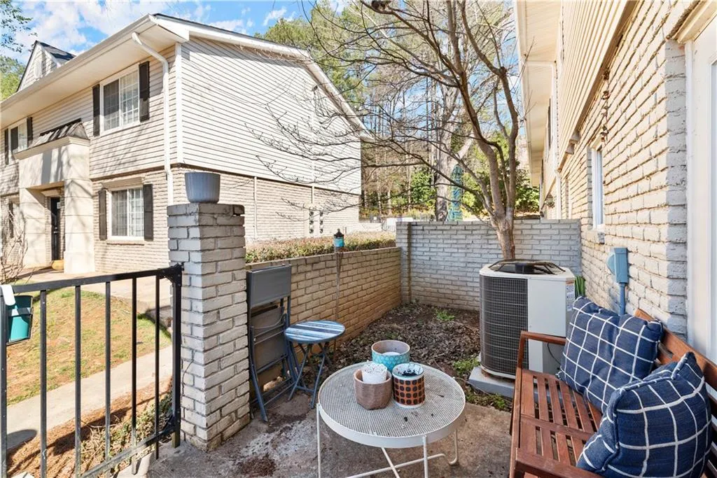 6940 Roswell Road Unit 17a, Atlanta, Georgia 30328, 2 Bedrooms Bedrooms, ,1 BathroomBathrooms,Residential,Sold,6940 Roswell Road Unit 17a,7016650