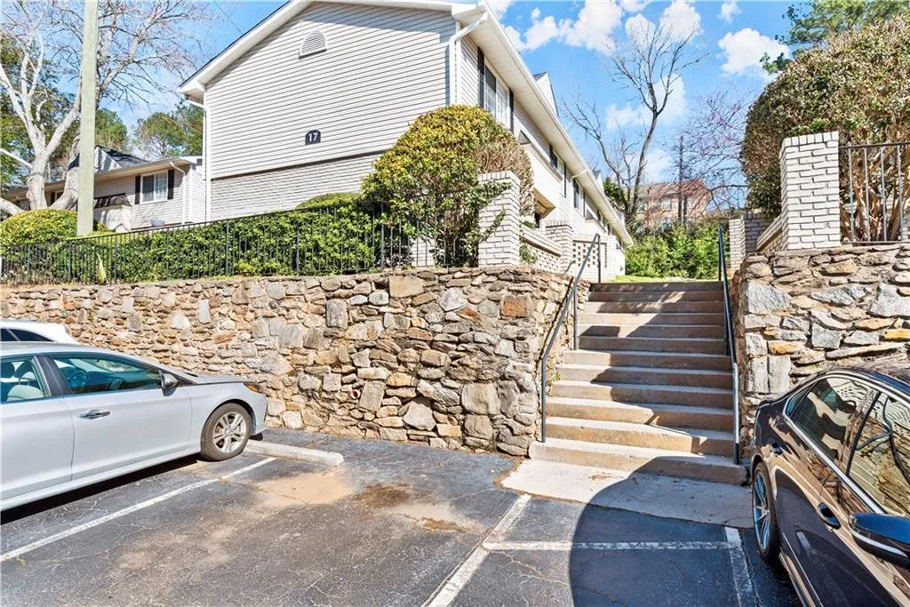 6940 Roswell Road Unit 17a, Atlanta, Georgia 30328, 2 Bedrooms Bedrooms, ,1 BathroomBathrooms,Residential,Sold,6940 Roswell Road Unit 17a,7016650