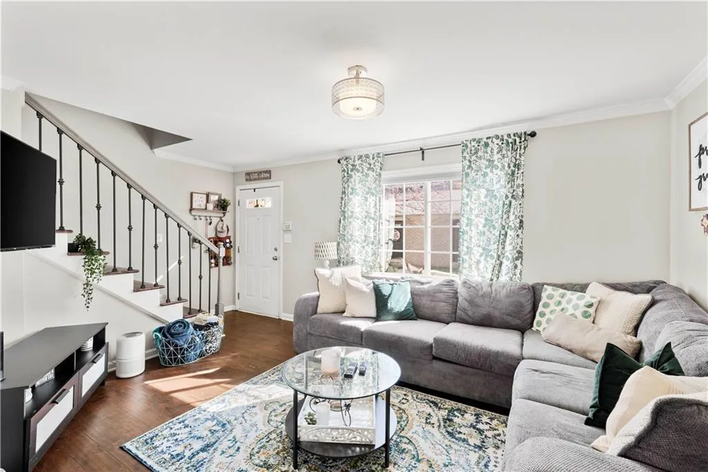 6940 Roswell Road Unit 17a, Atlanta, Georgia 30328, 2 Bedrooms Bedrooms, ,1 BathroomBathrooms,Residential,Sold,6940 Roswell Road Unit 17a,7016650