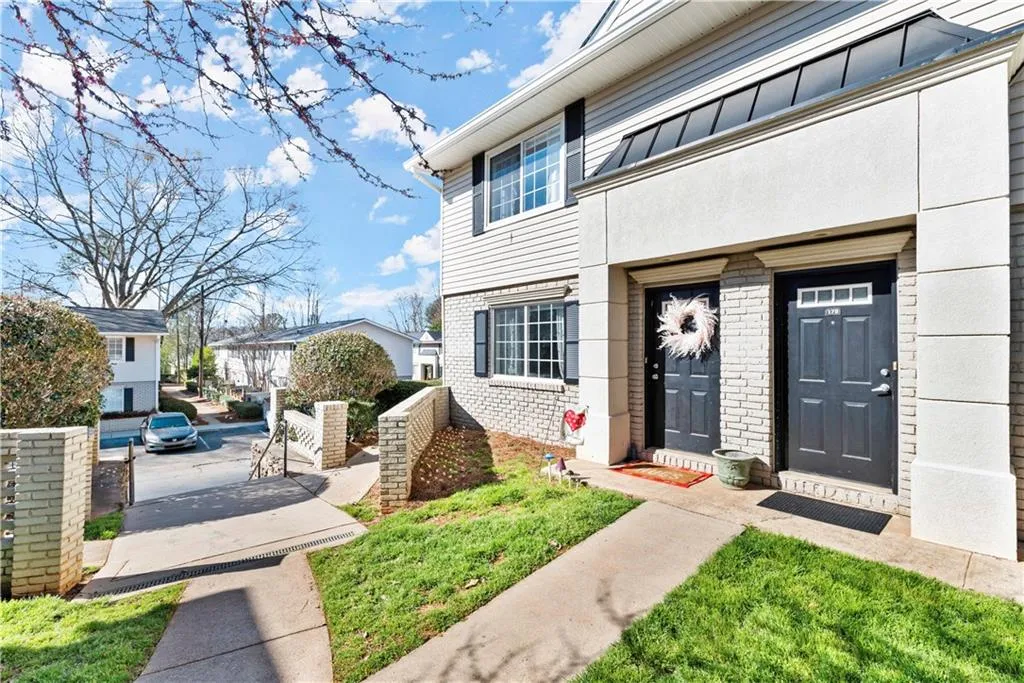 6940 Roswell Road Unit 17a, Atlanta, Georgia 30328, 2 Bedrooms Bedrooms, ,1 BathroomBathrooms,Residential,Sold,6940 Roswell Road Unit 17a,7016650