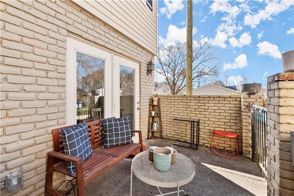 6940 Roswell Road Unit 17a, Atlanta, Georgia 30328, 2 Bedrooms Bedrooms, ,1 BathroomBathrooms,Residential,Sold,6940 Roswell Road Unit 17a,7016650