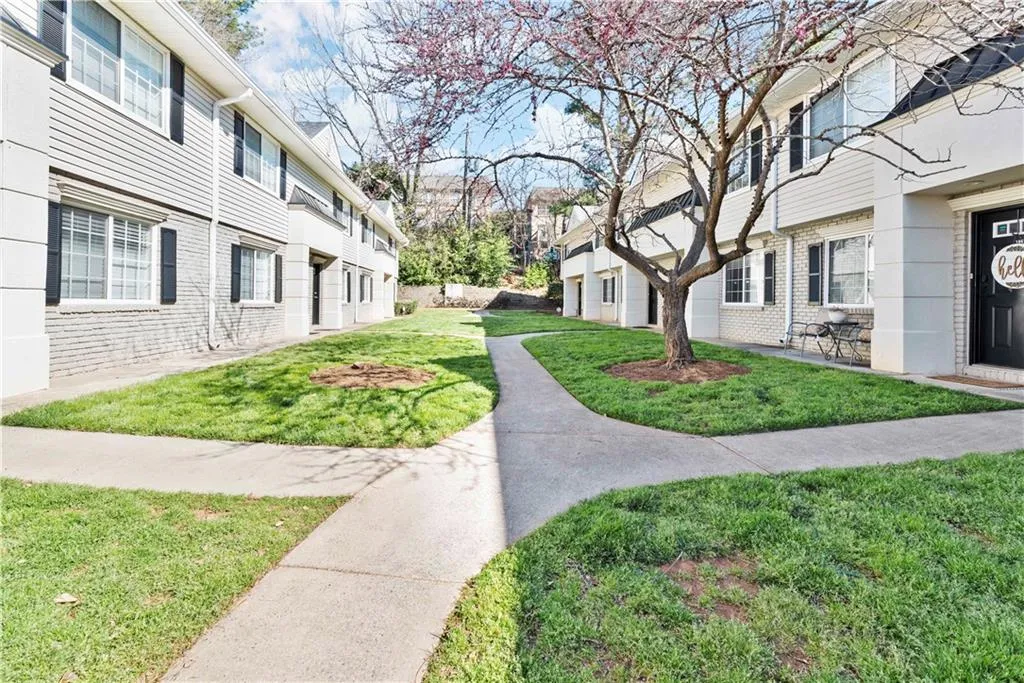 6940 Roswell Road Unit 17a, Atlanta, Georgia 30328, 2 Bedrooms Bedrooms, ,1 BathroomBathrooms,Residential,Sold,6940 Roswell Road Unit 17a,7016650