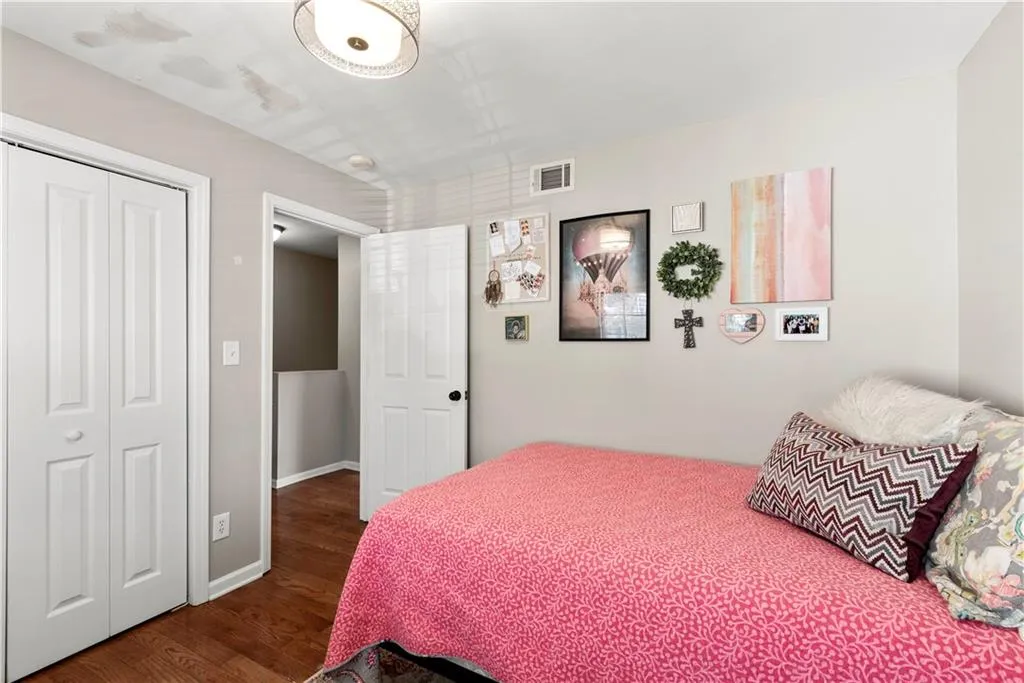 6940 Roswell Road Unit 17a, Atlanta, Georgia 30328, 2 Bedrooms Bedrooms, ,1 BathroomBathrooms,Residential,Sold,6940 Roswell Road Unit 17a,7016650