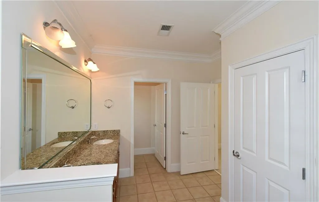 1058 Glenridge Place, Sandy Springs, Georgia 30342, 2 Bedrooms Bedrooms, ,1 BathroomBathrooms,Residential,Sold,1058 Glenridge Place,5648979