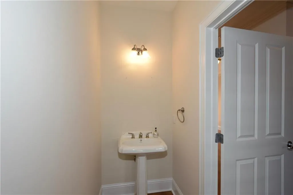 1058 Glenridge Place, Sandy Springs, Georgia 30342, 2 Bedrooms Bedrooms, ,1 BathroomBathrooms,Residential,Sold,1058 Glenridge Place,5648979