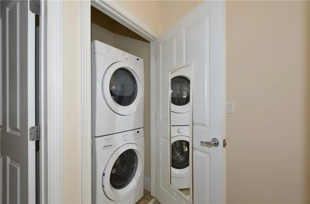 1058 Glenridge Place, Sandy Springs, Georgia 30342, 2 Bedrooms Bedrooms, ,1 BathroomBathrooms,Residential,Sold,1058 Glenridge Place,5648979