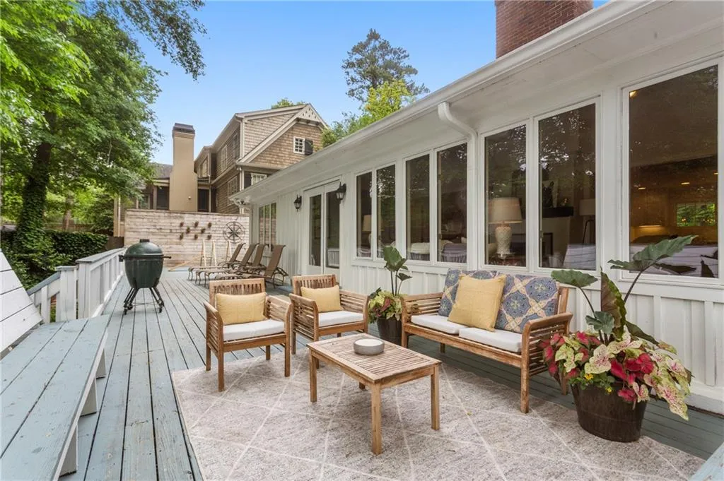 489 Brookfield Drive, Atlanta, Georgia 30342, 4 Bedrooms Bedrooms, ,2 BathroomsBathrooms,Residential,Sold,489 Brookfield Drive,6880722