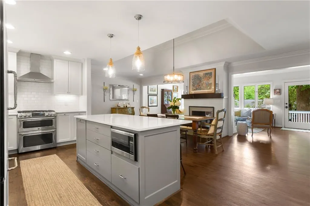 489 Brookfield Drive, Atlanta, Georgia 30342, 4 Bedrooms Bedrooms, ,2 BathroomsBathrooms,Residential,Sold,489 Brookfield Drive,6880722