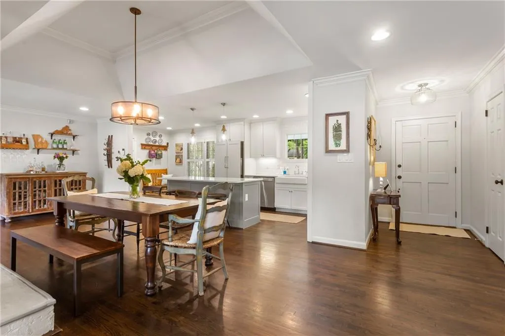 489 Brookfield Drive, Atlanta, Georgia 30342, 4 Bedrooms Bedrooms, ,2 BathroomsBathrooms,Residential,Sold,489 Brookfield Drive,6880722