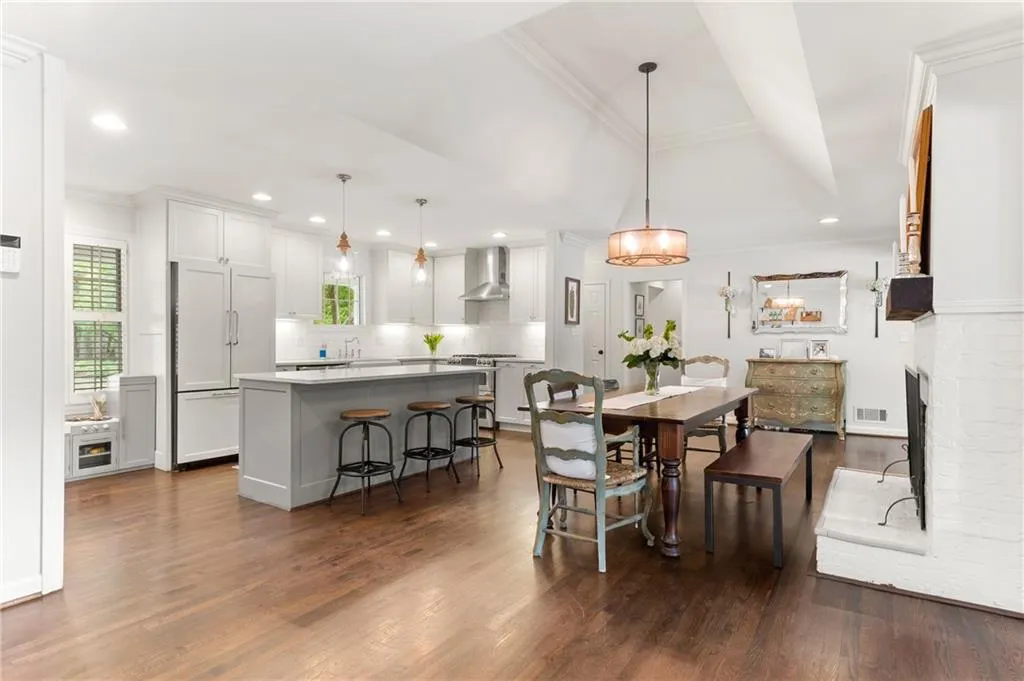 489 Brookfield Drive, Atlanta, Georgia 30342, 4 Bedrooms Bedrooms, ,2 BathroomsBathrooms,Residential,Sold,489 Brookfield Drive,6880722