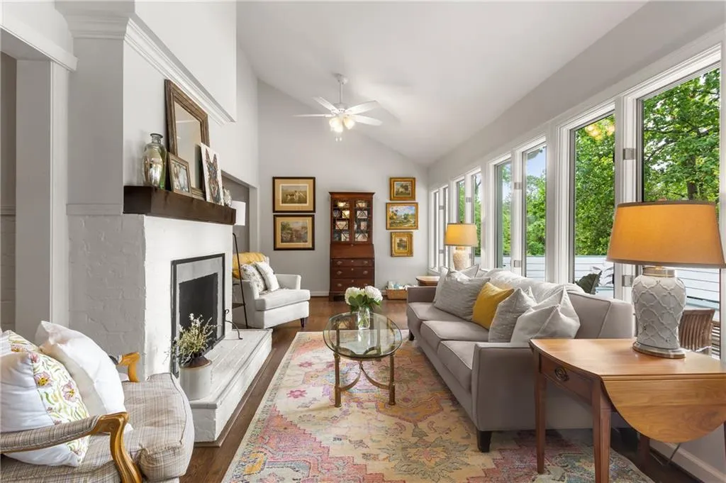 489 Brookfield Drive, Atlanta, Georgia 30342, 4 Bedrooms Bedrooms, ,2 BathroomsBathrooms,Residential,Sold,489 Brookfield Drive,6880722