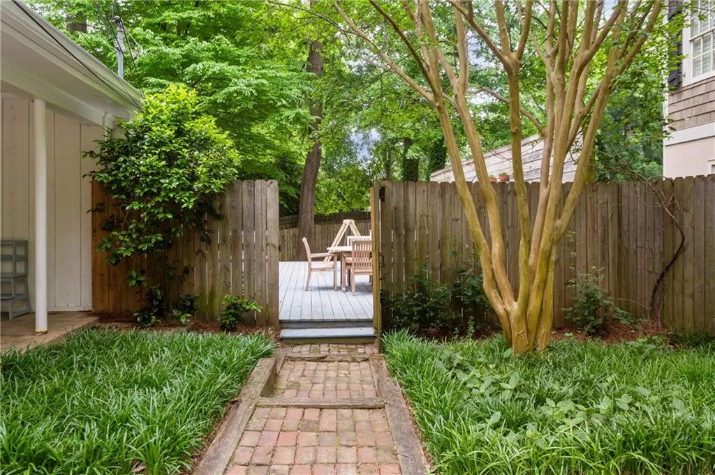 489 Brookfield Drive, Atlanta, Georgia 30342, 4 Bedrooms Bedrooms, ,2 BathroomsBathrooms,Residential,Sold,489 Brookfield Drive,6880722