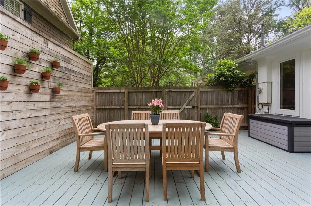 489 Brookfield Drive, Atlanta, Georgia 30342, 4 Bedrooms Bedrooms, ,2 BathroomsBathrooms,Residential,Sold,489 Brookfield Drive,6880722