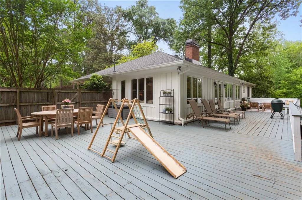 489 Brookfield Drive, Atlanta, Georgia 30342, 4 Bedrooms Bedrooms, ,2 BathroomsBathrooms,Residential,Sold,489 Brookfield Drive,6880722