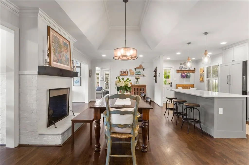 489 Brookfield Drive, Atlanta, Georgia 30342, 4 Bedrooms Bedrooms, ,2 BathroomsBathrooms,Residential,Sold,489 Brookfield Drive,6880722