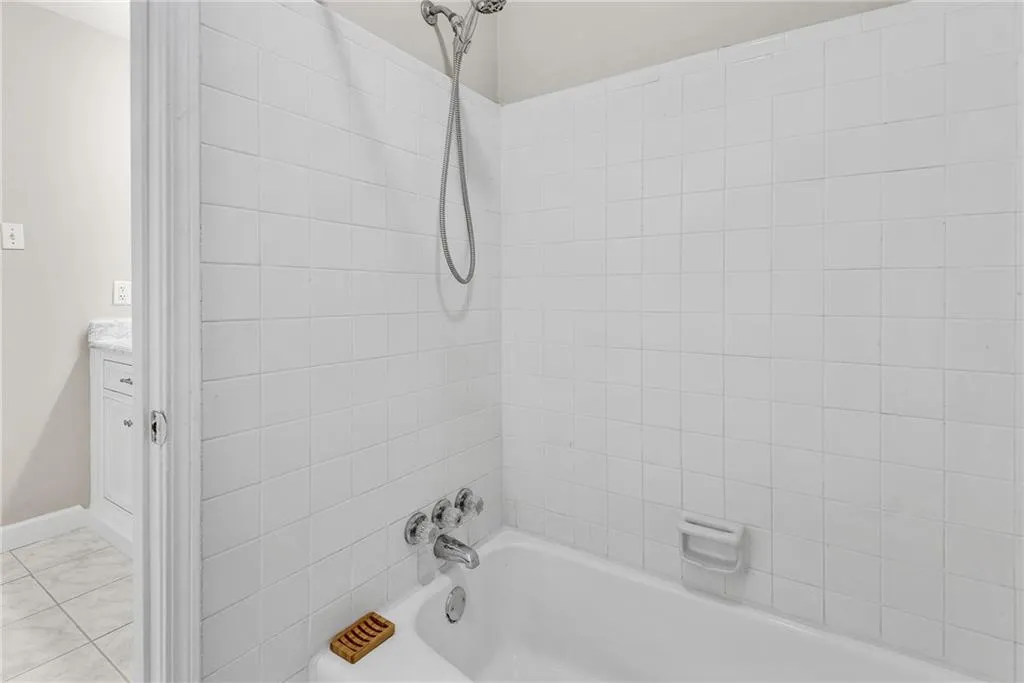6520 Roswell Road Unit 11, Atlanta, Georgia 30328, 3 Bedrooms Bedrooms, ,2 BathroomsBathrooms,Residential,Sold,6520 Roswell Road Unit 11,7703789