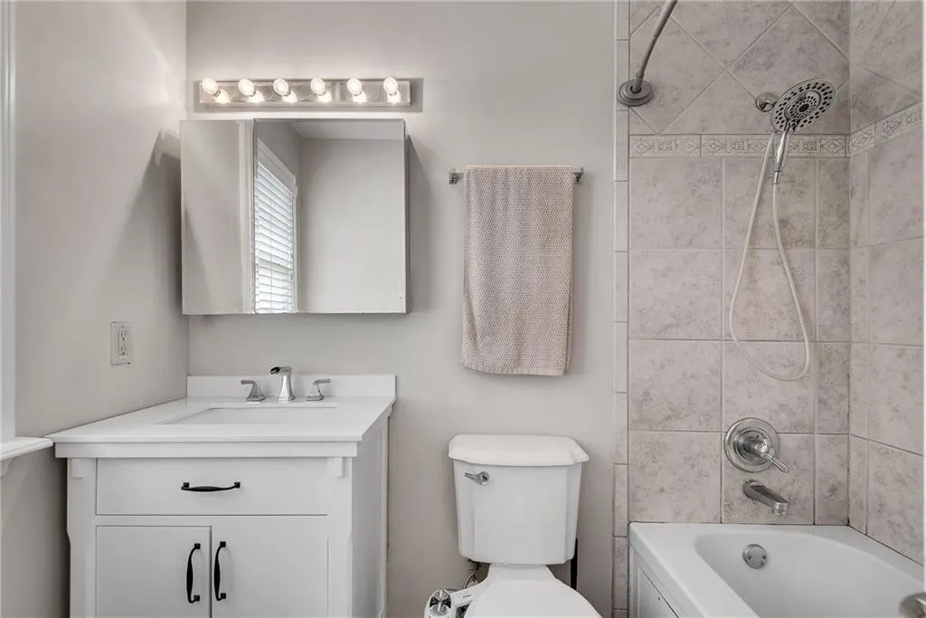 6520 Roswell Road Unit 11, Atlanta, Georgia 30328, 3 Bedrooms Bedrooms, ,2 BathroomsBathrooms,Residential,Sold,6520 Roswell Road Unit 11,7703789