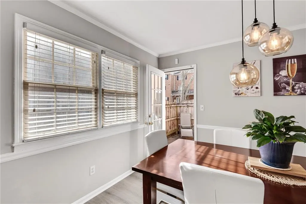 6520 Roswell Road Unit 11, Atlanta, Georgia 30328, 3 Bedrooms Bedrooms, ,2 BathroomsBathrooms,Residential,Sold,6520 Roswell Road Unit 11,7703789