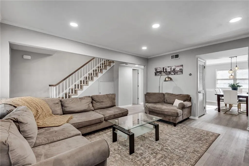 6520 Roswell Road Unit 11, Atlanta, Georgia 30328, 3 Bedrooms Bedrooms, ,2 BathroomsBathrooms,Residential,Sold,6520 Roswell Road Unit 11,7703789