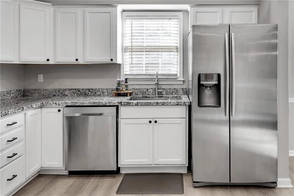 6520 Roswell Road Unit 11, Atlanta, Georgia 30328, 3 Bedrooms Bedrooms, ,2 BathroomsBathrooms,Residential,Sold,6520 Roswell Road Unit 11,7703789