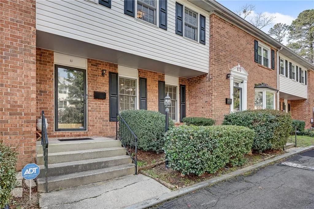 6520 Roswell Road Unit 11, Atlanta, Georgia 30328, 3 Bedrooms Bedrooms, ,2 BathroomsBathrooms,Residential,Sold,6520 Roswell Road Unit 11,7703789