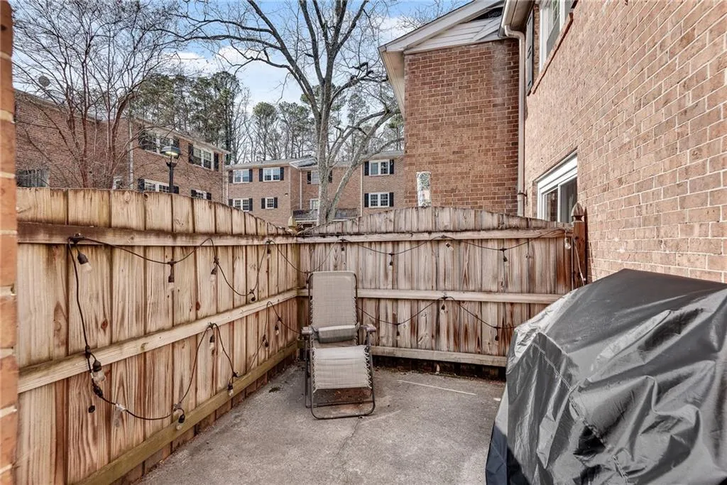 6520 Roswell Road Unit 11, Atlanta, Georgia 30328, 3 Bedrooms Bedrooms, ,2 BathroomsBathrooms,Residential,Sold,6520 Roswell Road Unit 11,7703789