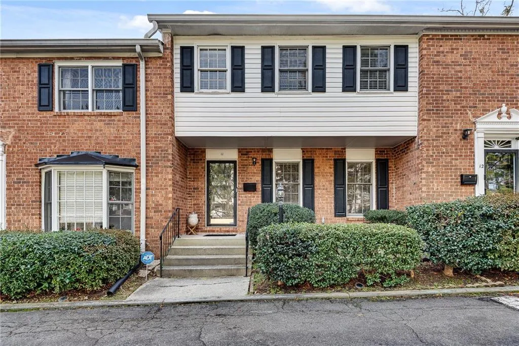 6520 Roswell Road Unit 11, Atlanta, Georgia 30328, 3 Bedrooms Bedrooms, ,2 BathroomsBathrooms,Residential,For Sale,6520 Roswell Road Unit 11,7703789