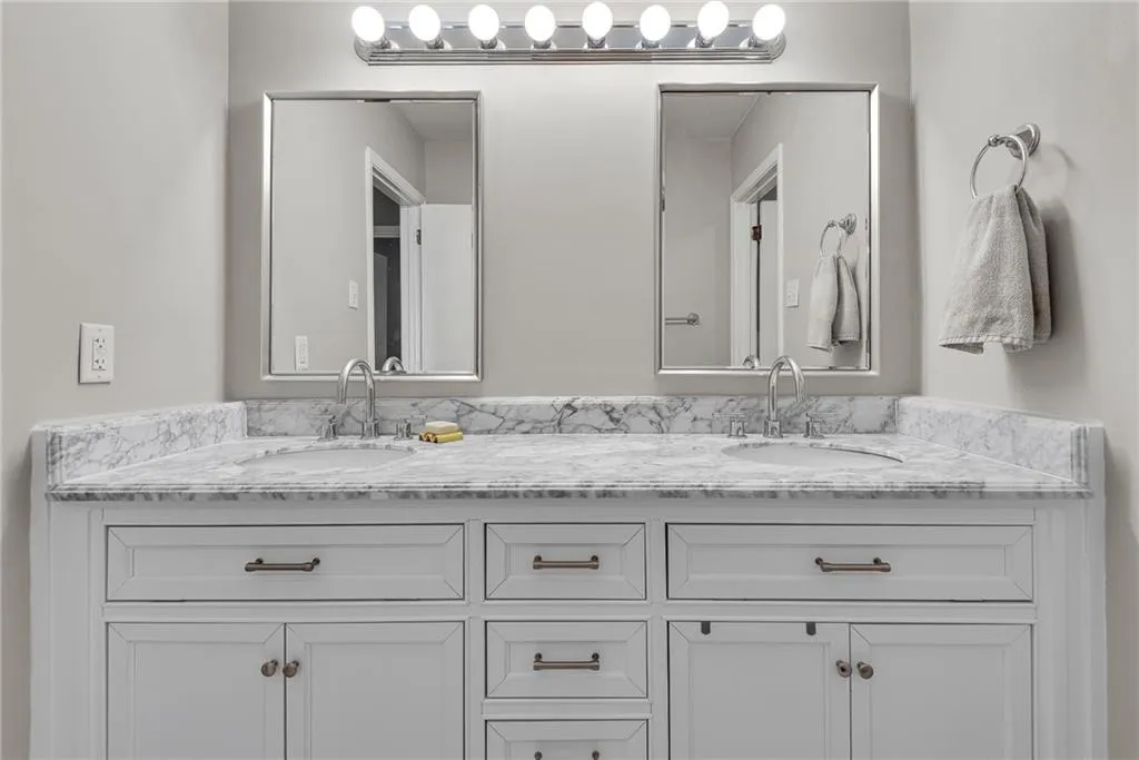 6520 Roswell Road Unit 11, Atlanta, Georgia 30328, 3 Bedrooms Bedrooms, ,2 BathroomsBathrooms,Residential,Sold,6520 Roswell Road Unit 11,7703789