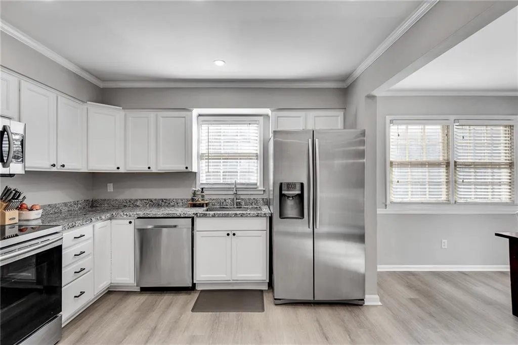 6520 Roswell Road Unit 11, Atlanta, Georgia 30328, 3 Bedrooms Bedrooms, ,2 BathroomsBathrooms,Residential,Sold,6520 Roswell Road Unit 11,7703789