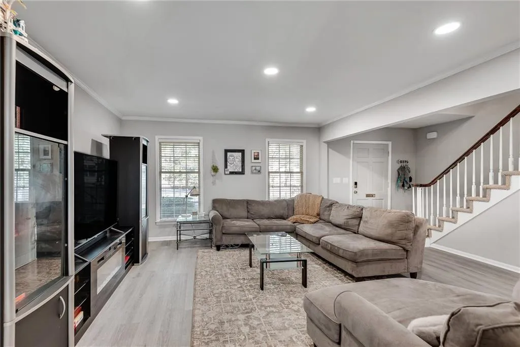 6520 Roswell Road Unit 11, Atlanta, Georgia 30328, 3 Bedrooms Bedrooms, ,2 BathroomsBathrooms,Residential,Sold,6520 Roswell Road Unit 11,7703789